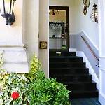 Victoria Square Clifton Village 3*
