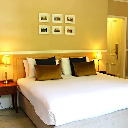 Victoria Square Clifton Village 3*