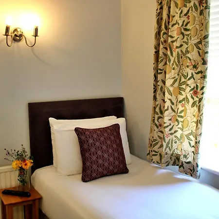 Отель Victoria Square Clifton Village Бристоль