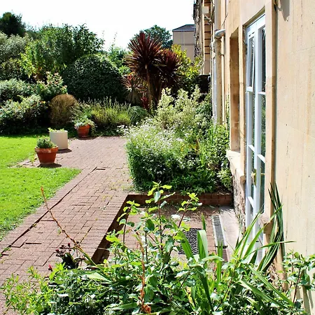 Отель Victoria Square Clifton Village 3*