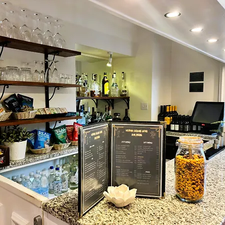 Victoria Square Clifton Village 3*