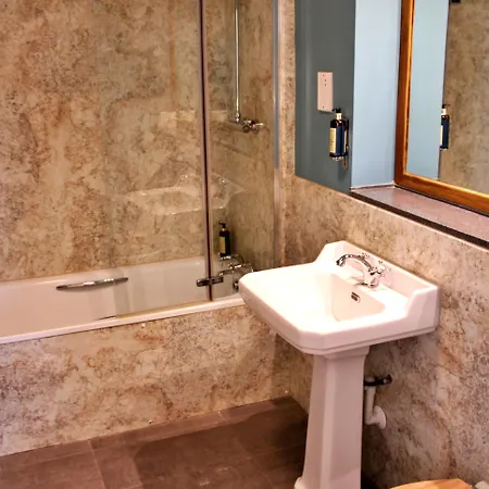 Victoria Square Clifton Village 3* Бристоль