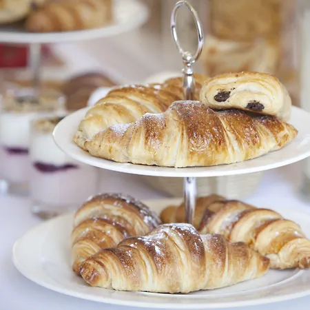 Victoria Square Clifton Village