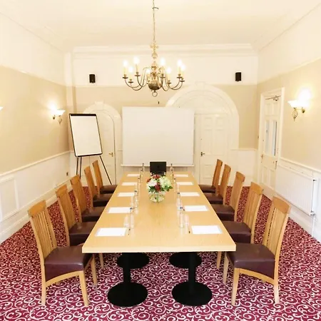 Victoria Square Clifton Village Отель 3*