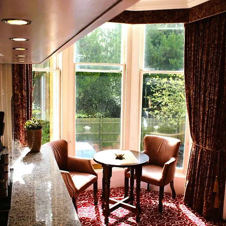 Victoria Square Clifton Village 3*