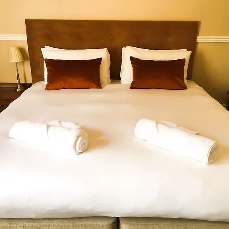 Victoria Square Clifton Village 3*