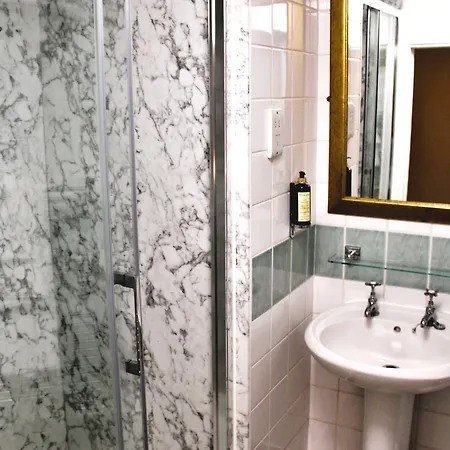 Victoria Square Clifton Village 3*