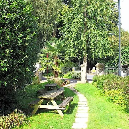 Отель Victoria Square Clifton Village Бристоль