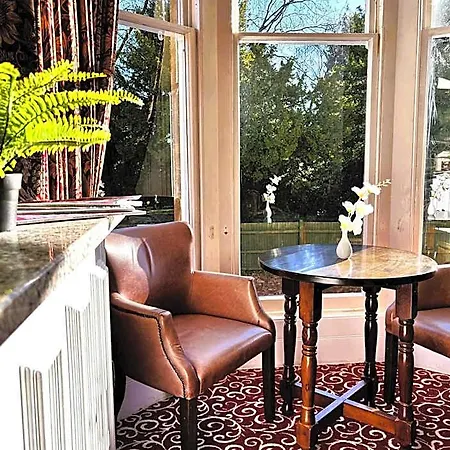 Victoria Square Clifton Village Otel 3*