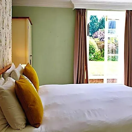 Victoria Square Clifton Village Hotel 3*