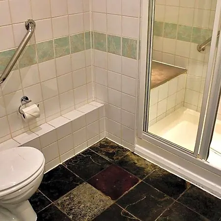 Victoria Square Clifton Village Otel 3*