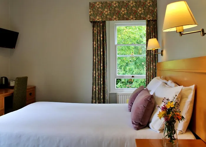 Victoria Square Clifton Village