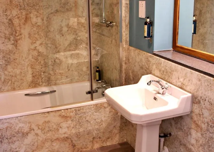 Victoria Square Clifton Village 3*