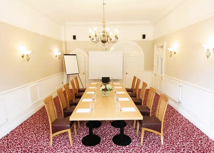 Victoria Square Clifton Village Hotel 3*