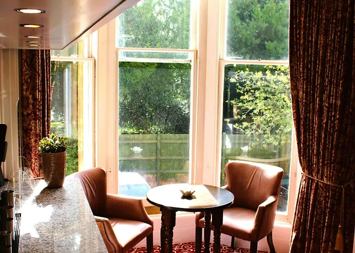 Victoria Square Clifton Village 3*