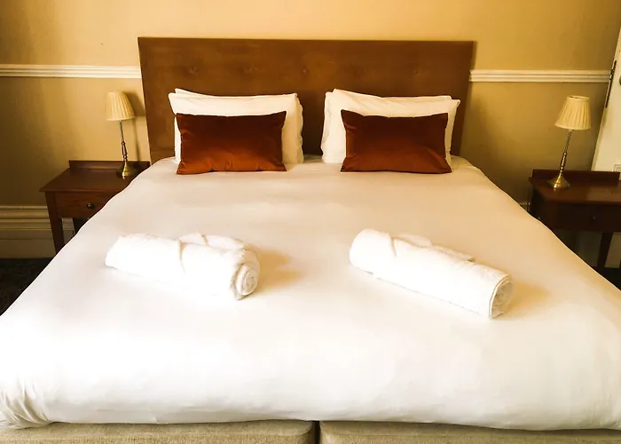 Victoria Square Clifton Village 3*