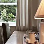 Victoria Square Clifton Village 3*