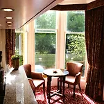 Victoria Square Clifton Village 3*