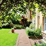Hotel Victoria Square Clifton Village