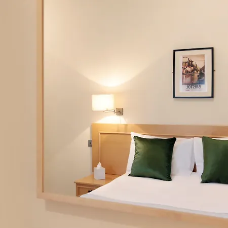 Victoria Square Clifton Village فندق 3*