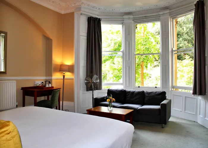 Victoria Square Clifton Village Hotell 3*