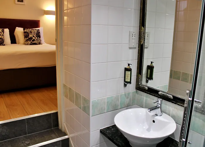 Victoria Square Clifton Village Bristol